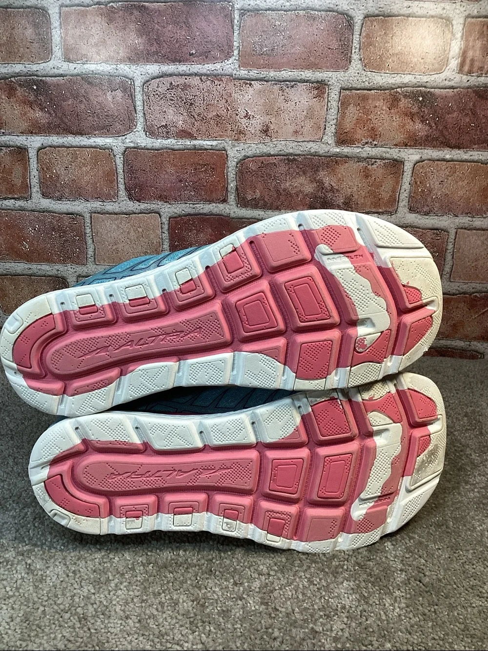 Altra One V3 womens running shoes sneakers size 10